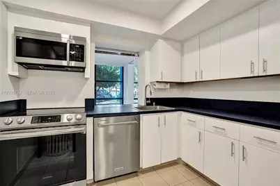 1000 Parkview Dr #104, Hallandale Beach, FL 33009 - Photo 34
