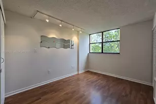 900 NE 195th St, Miami, FL 33179 - Photo 34