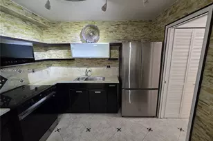 900 NE 195th St, Miami, FL 33179 - Photo 12