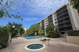 900 NE 195th St, Miami, FL 33179 - Photo 58