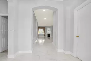 19548 S Whitewater Ave, Weston, FL 33332 - Photo 2