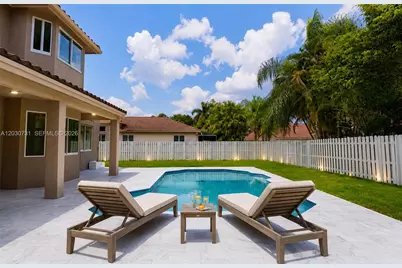 852 Heritage Dr, Weston, FL 33326 - Photo 2