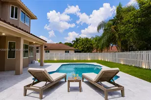 852 Heritage Dr, Weston, FL 33326 - Photo 2