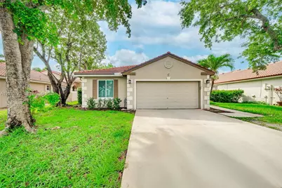 1901 NW 180th Way, Pembroke Pines, FL 33029 - Photo 2
