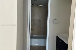 600 NE 36th St, Miami, FL 33137 - Photo 24