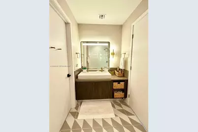 159 NE 6th St #PH5014, Miami, FL 33132 - Photo 18