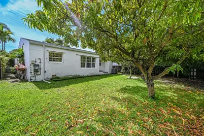 8942 Carlyle Ave, Surfside, FL 33154 - Photo 12