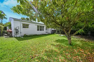 8942 Carlyle Ave, Surfside, FL 33154 - Photo 12