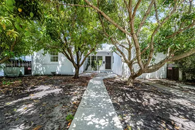 8942 Carlyle Ave, Surfside, FL 33154 - Photo 2