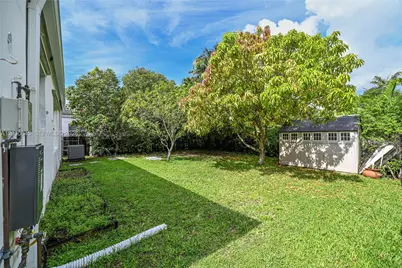 8942 Carlyle Ave, Surfside, FL 33154 - Photo 10