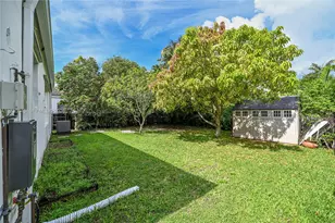 8942 Carlyle Ave, Surfside, FL 33154 - Photo 10
