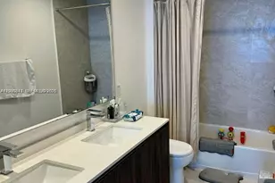 488 NE 18th St, Miami, FL 33132 - Photo 16