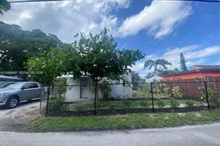 243 SW 14th St, Dania Beach, FL 33004 - Photo 10