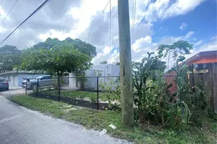 243 SW 14th St, Dania Beach, FL 33004 - Photo 12