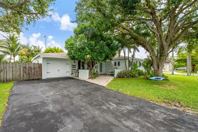 10421 SW 107th St, Miami, FL 33176 - Photo 2