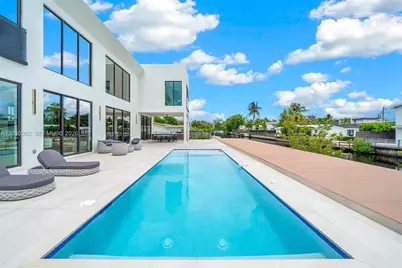 2380 NE 196th St, Miami, FL 33180 - Photo 14