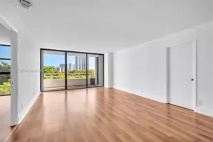 20355 NE 34th Ct, Aventura, FL 33180 - Photo 4