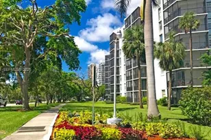 3475 N Country Club Dr, Aventura, FL 33180 - Photo 1