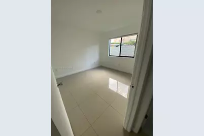 423 E 27th St #302, Hialeah, FL 33013 - Photo 8