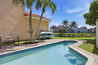 2160 NW 188th Ter, Pembroke Pines, FL 33029 - Photo 2