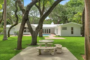 2850 Natoma St, Miami, FL 33133 - Photo 2