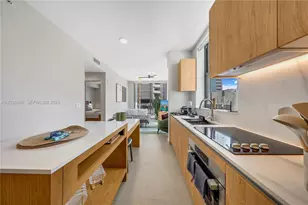 11 NE 6th St, Miami, FL 33132 - Photo 8