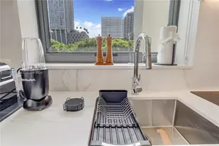 11 NE 6th St, Miami, FL 33132 - Photo 24
