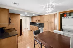 1800 NE 114th St, Miami, FL 33181 - Photo 10