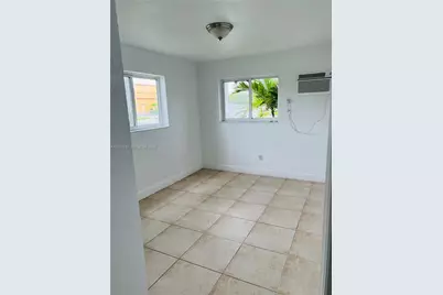 880 NE 18th Ave #3, Homestead, FL 33033 - Photo 4