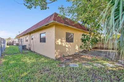 4041 NW 30th Ter, Lauderdale Lakes, FL 33309 - Photo 14