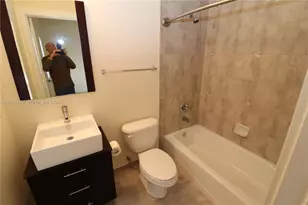 609 NE 28th St, Wilton Manors, FL 33334 - Photo 8