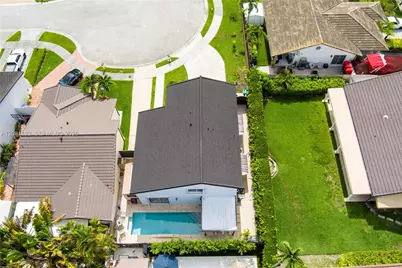 1084 SW 142nd Pl, Miami, FL 33184 - Photo 8
