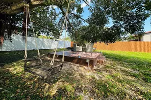 1155 NE 111th St, Miami, FL 33161 - Photo 20