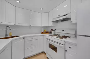 2539 S Bayshore Dr, Coconut Grove, FL 33133 - Photo 10