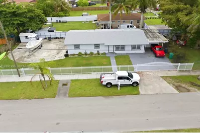 300 SW 8th Ave, Florida City, FL 33034 - Photo 2