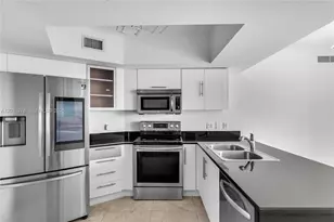 1750 N Bayshore Dr, Miami, FL 33132 - Photo 2
