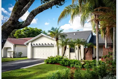 2182 Montpeliar, Weston, FL 33326 - Photo 2