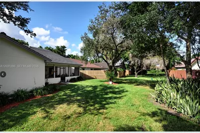 2182 Montpeliar, Weston, FL 33326 - Photo 10