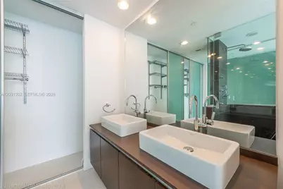 1040 Biscayne Blvd #1205, Miami, FL 33132 - Photo 12
