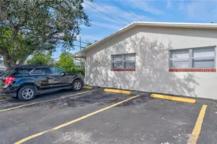 856 SW 10th St, Hallandale Beach, FL 33009 - Photo 2