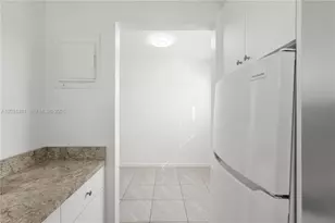 856 SW 10th St, Hallandale Beach, FL 33009 - Photo 6
