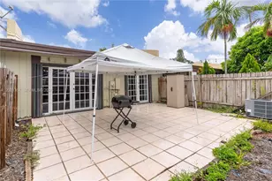 2330 Plum Ct, Pembroke Pines, FL 33026 - Photo 22