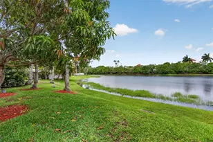 370 Carrington Dr, Weston, FL 33326 - Photo 12