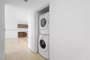 68 SE 6th St, Miami, FL 33131 - Photo 12
