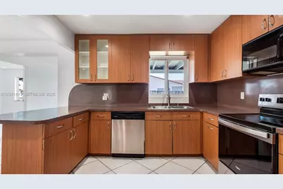 9741 NW 5th St #9741, Pembroke Pines, FL 33024 - Photo 8