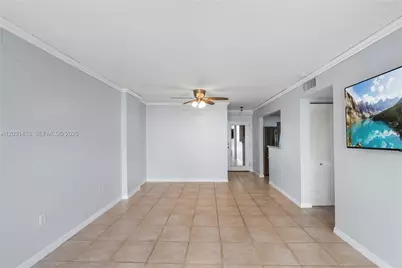 1605 Bay Rd #503, Miami Beach, FL 33139 - Photo 4
