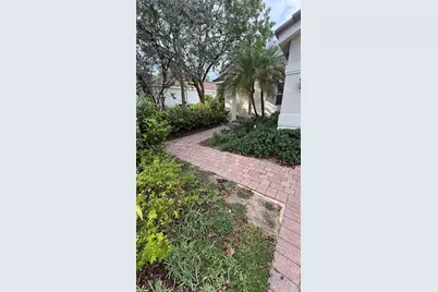 748 Tulip Cir, Weston, FL 33327 - Photo 2
