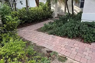 748 Tulip Cir, Weston, FL 33327 - Photo 2