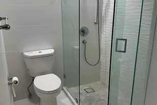 6039 Collins Ave, Miami Beach, FL 33140 - Photo 16