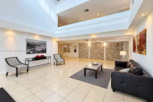 140 Lakeview Dr, Weston, FL 33326 - Photo 2